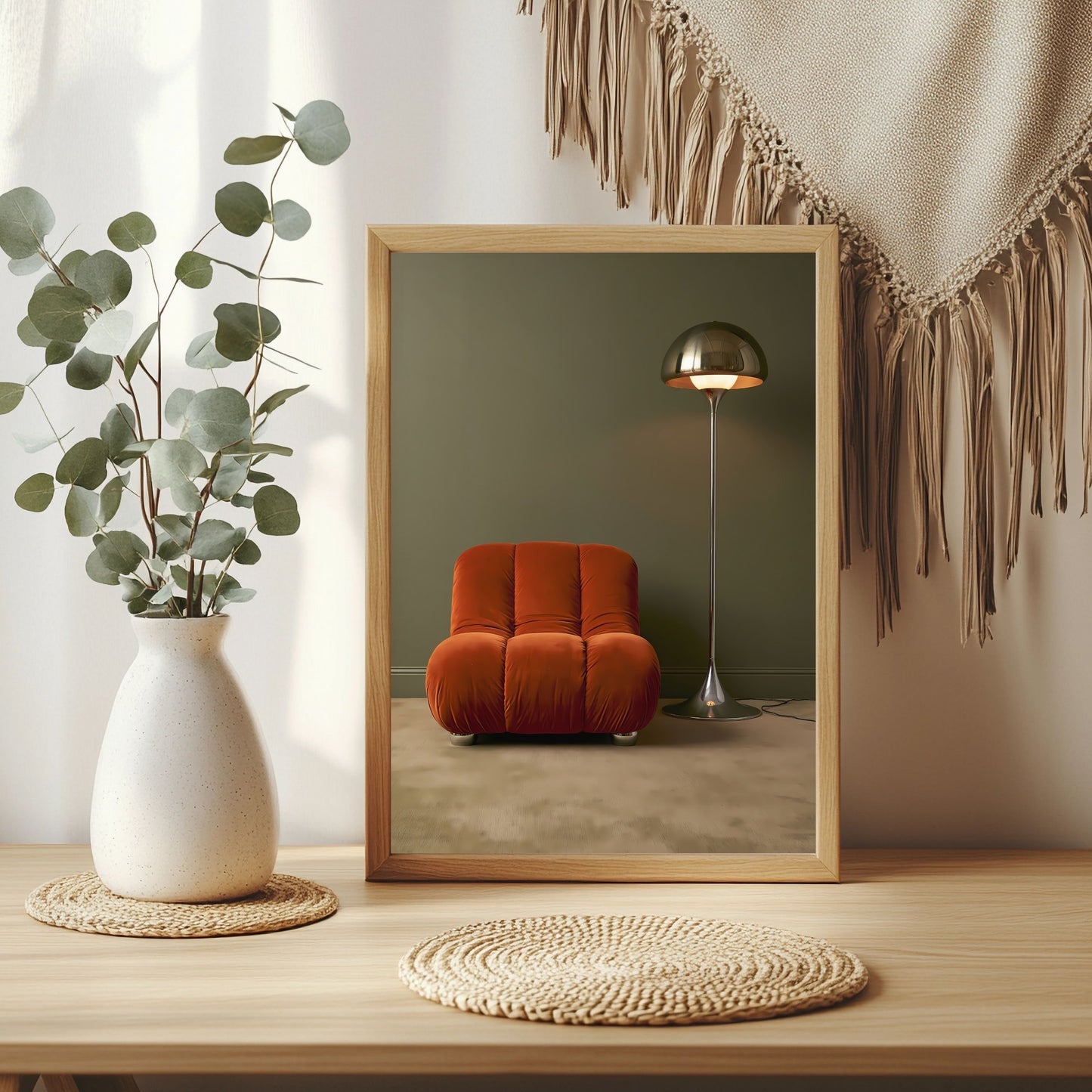 Oranger Sessel und Lampe Poster – Raumansicht 3
