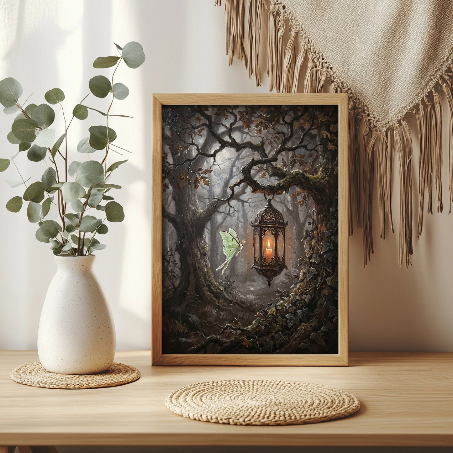 Laterne im verwunschenen Wald Poster – Raumansicht 3
