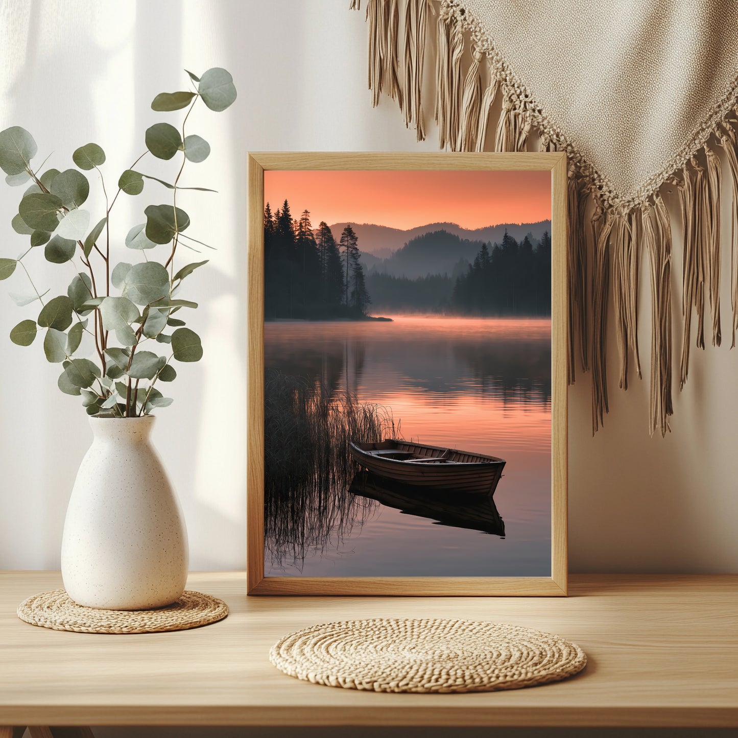 Nebelsee mit Ruderboot Poster – Raumansicht 3