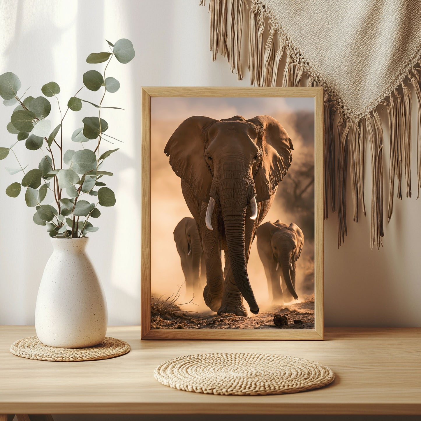 Elefantenfamilie im Staub Poster – Raumansicht 3