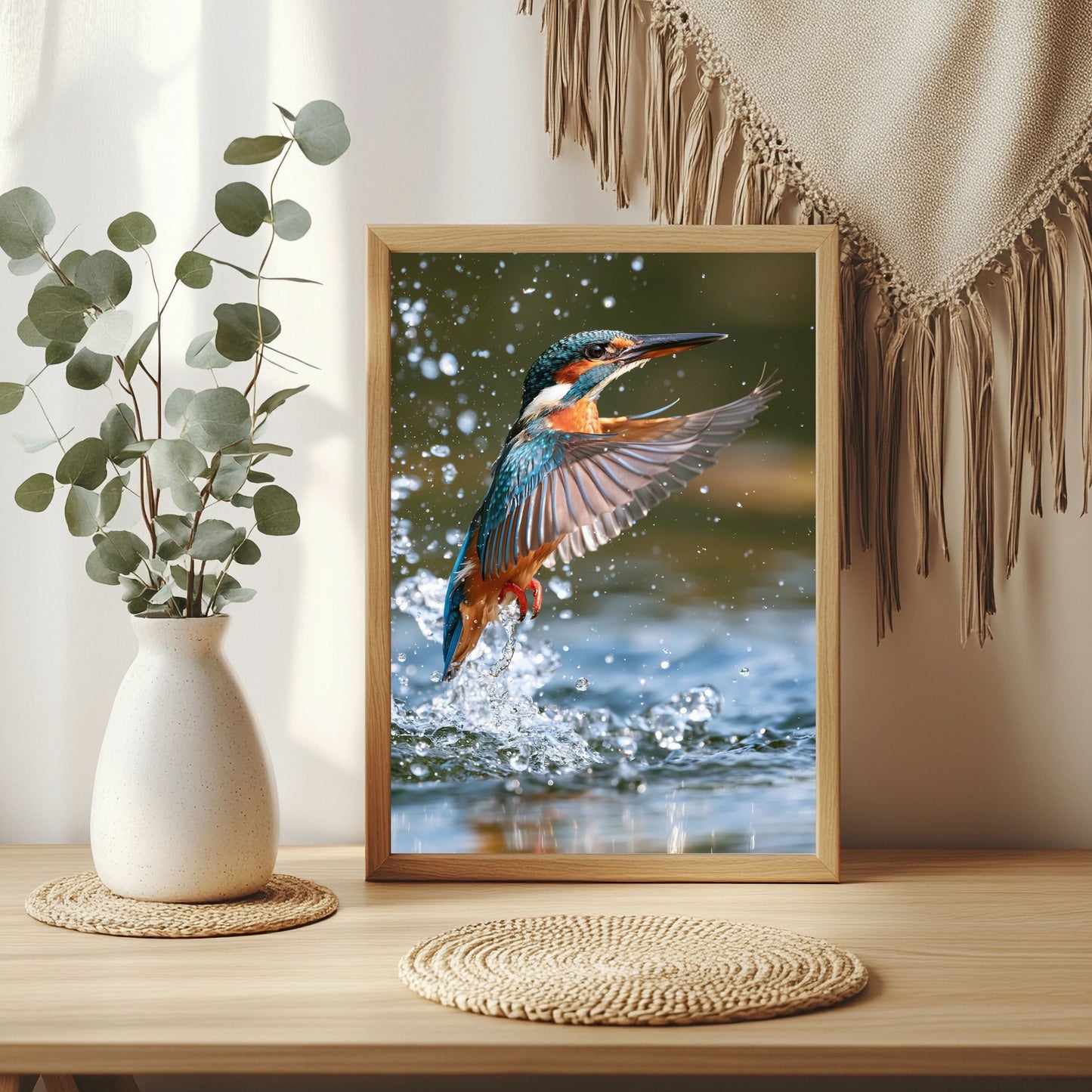 Eisvogel im Flug Poster – Raumansicht 3