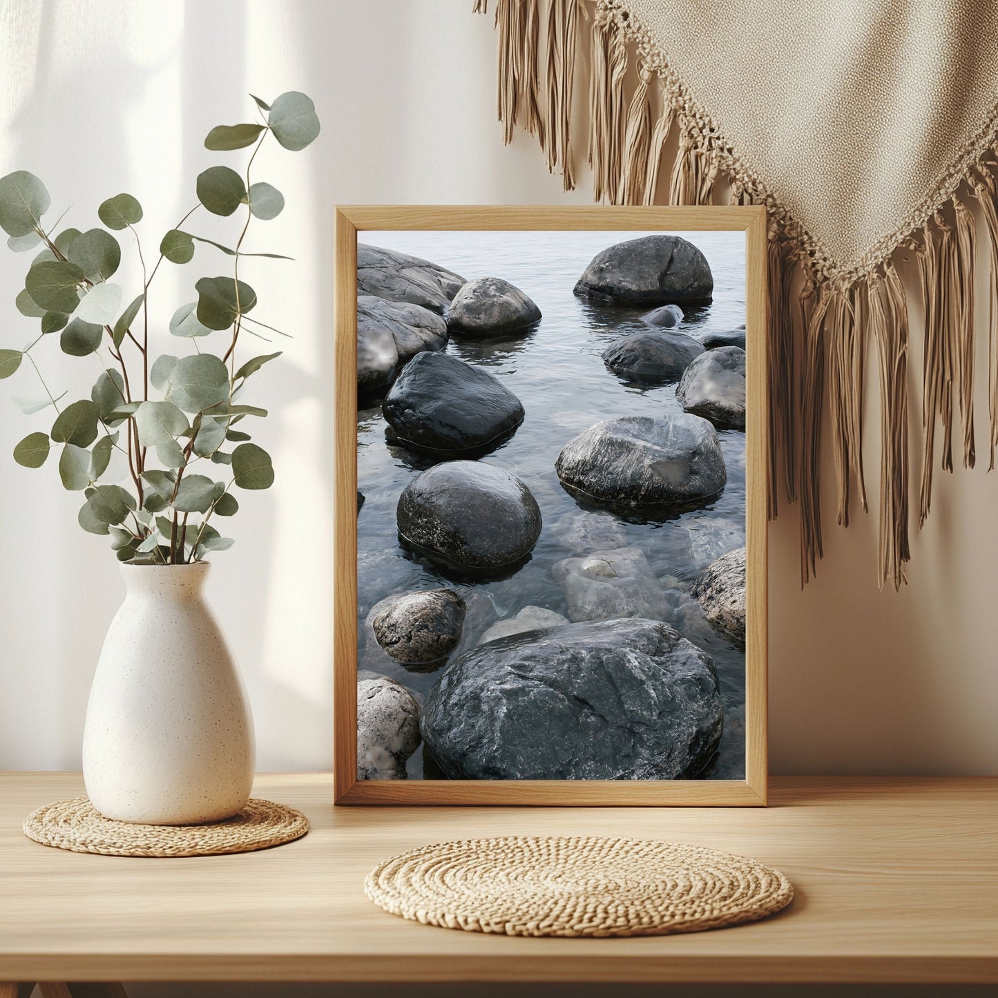 Steinstrand in Grau Poster – Raumansicht 3