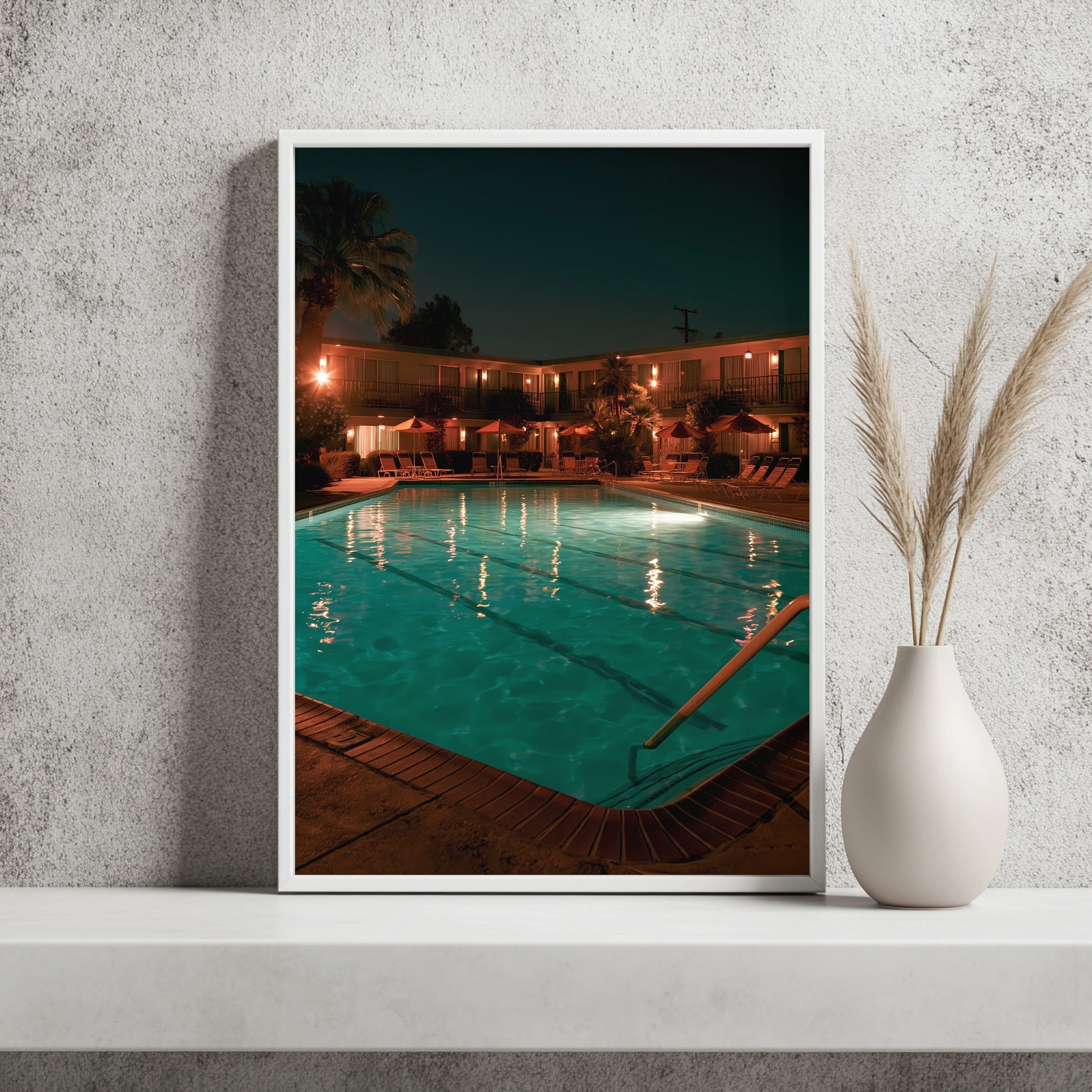 Motelpool bei Nacht Poster – Raumansicht 2