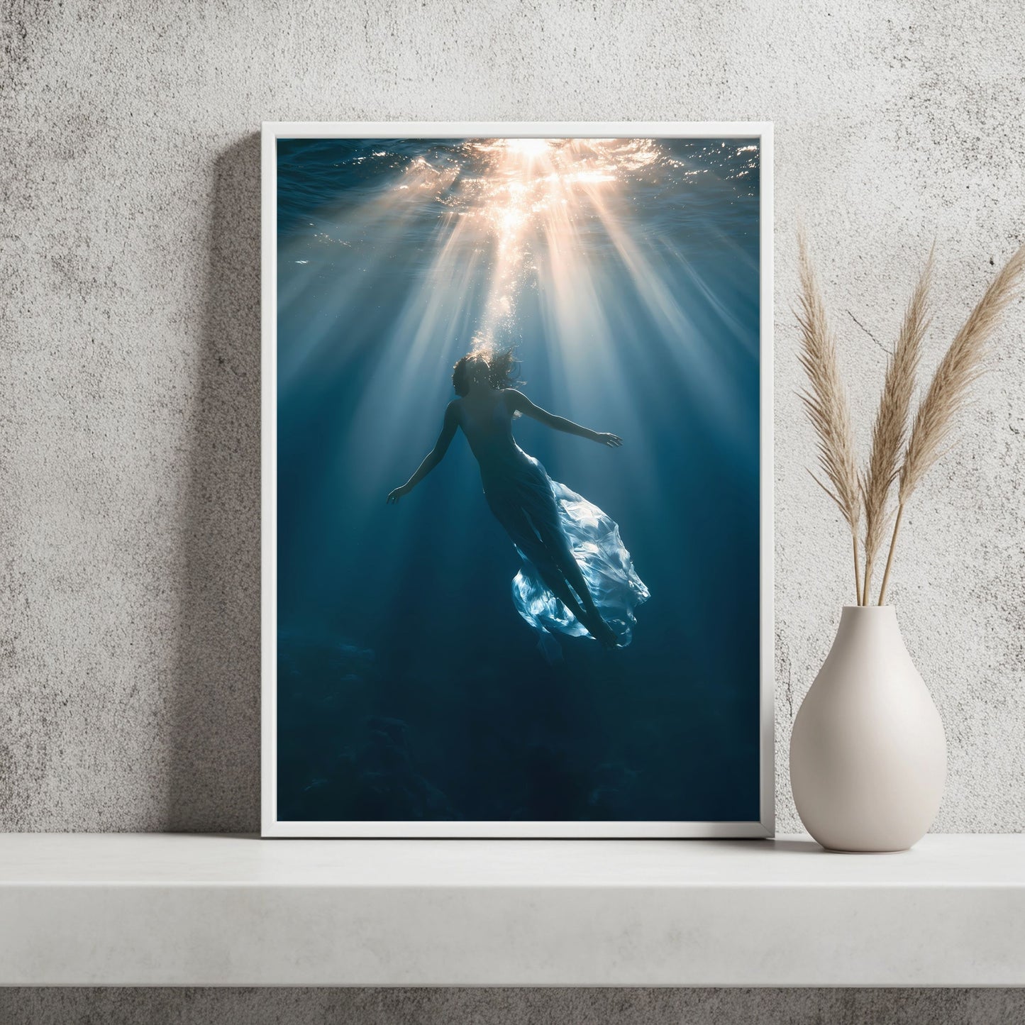 Schwimmerin unter Wasser Poster – Raumansicht 2