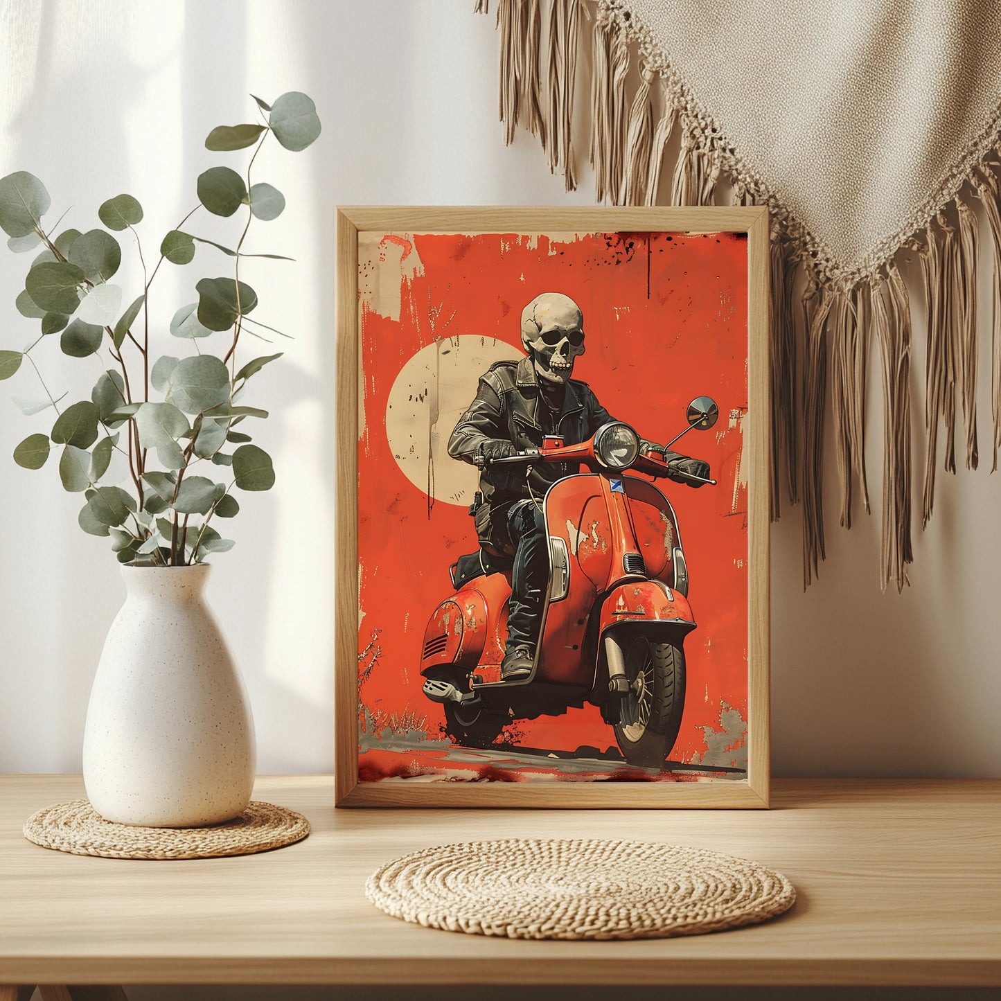 Skelett auf rostiger Vespa vor rotem Hintergrund mit Vollmond