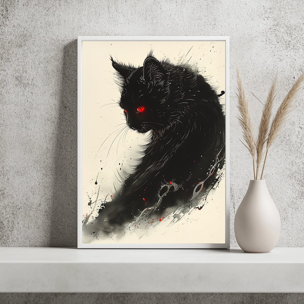 Schwarze Katze mit einem leuchtend roten Auge vor cremefarbenem Hintergrund