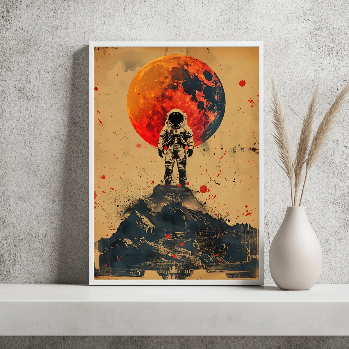 Astronaut auf einem Felsgipfel vor einem riesigen roten Mond