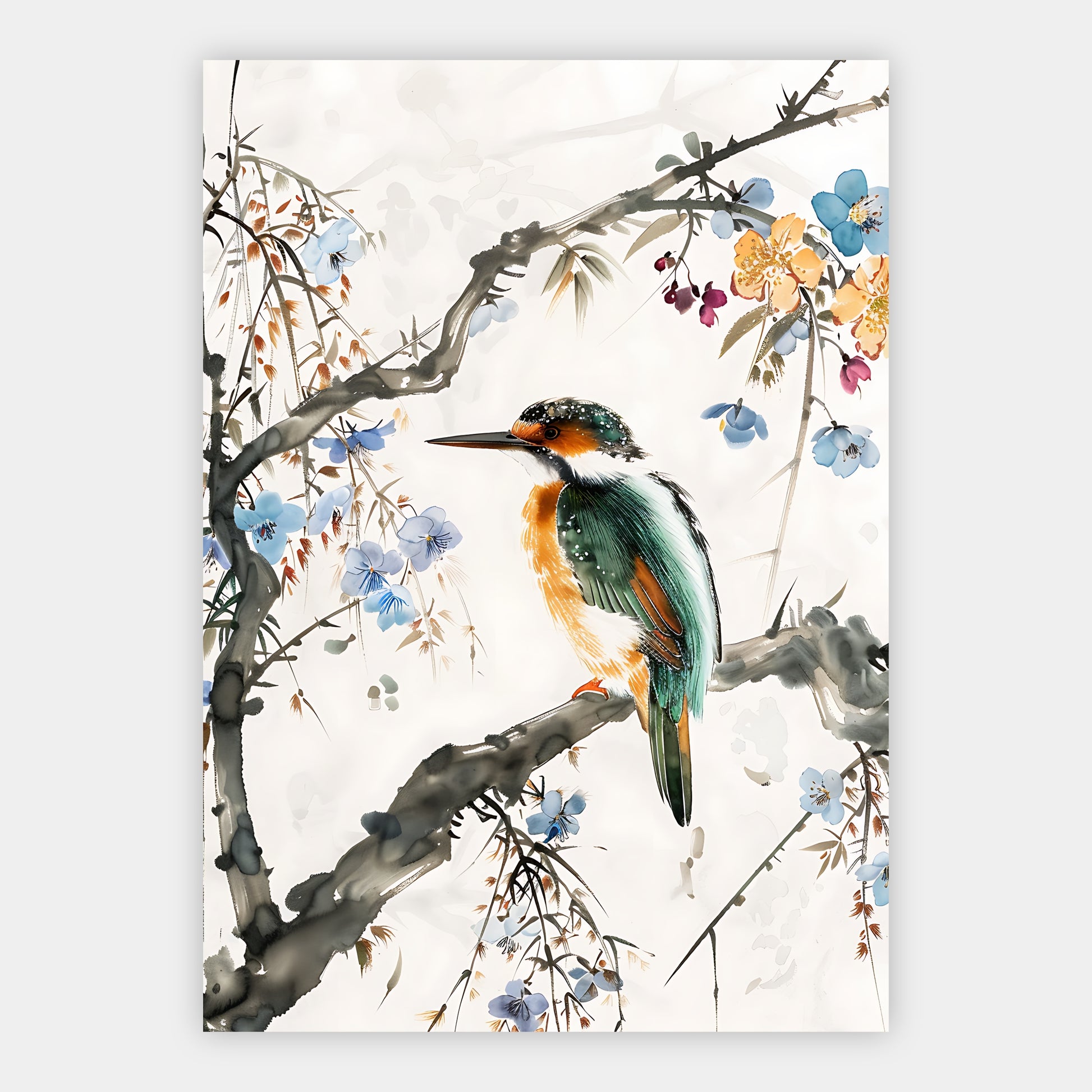 Bunter Eisvogel zwischen blauen Blüten im Tuschemalerei-Stil