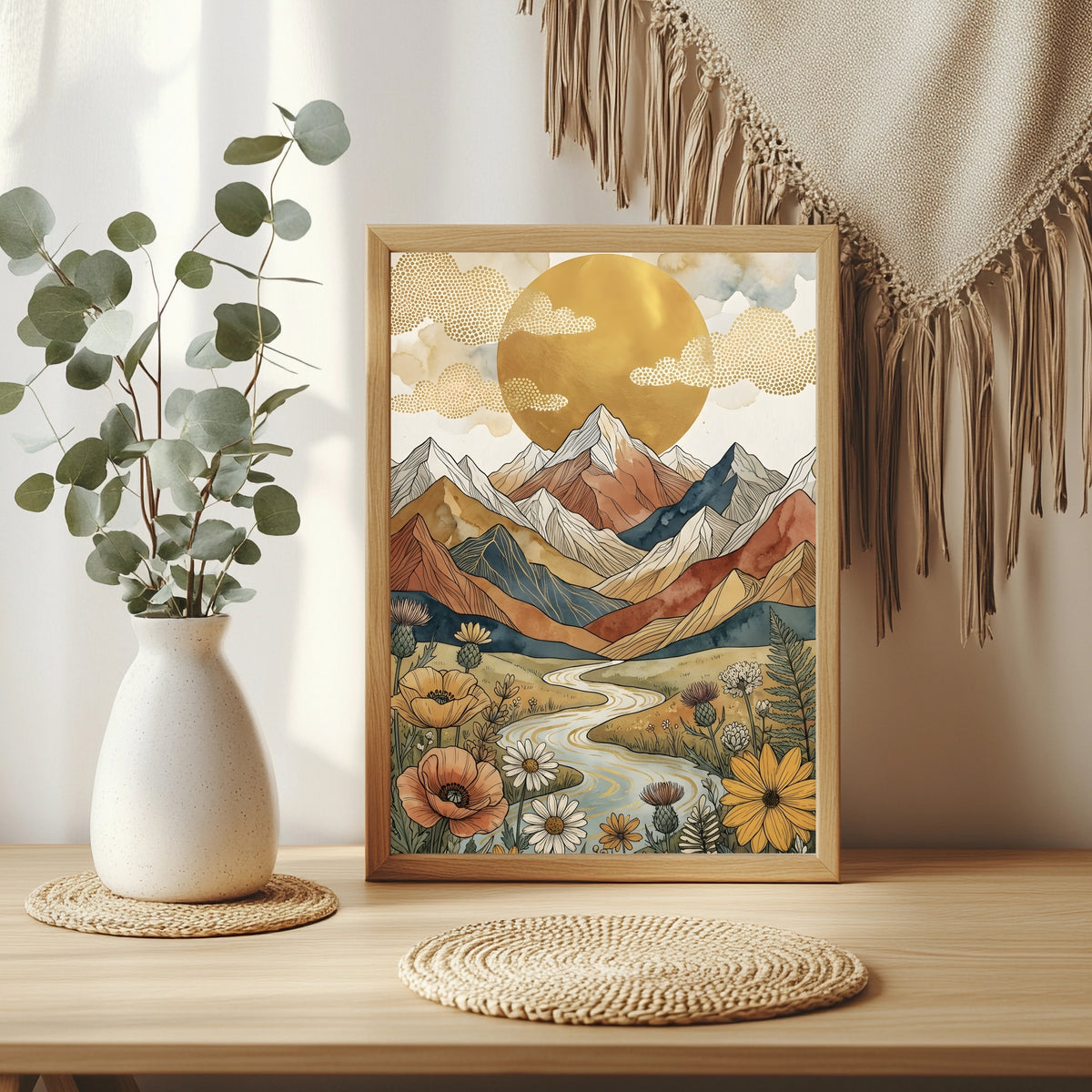 Boho Berglandschaft mit Fluss, Disteln und Sonnenblumen unter Goldsonne