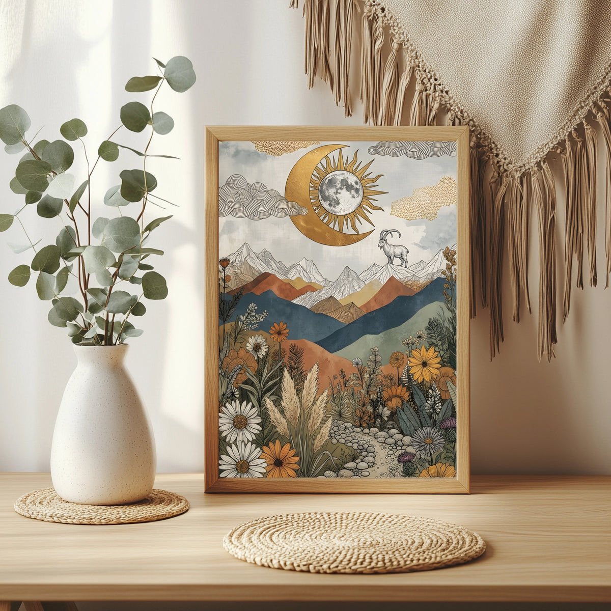 Steinbock auf einem Felsgrat unter goldenem Sonne-Mond-Emblem