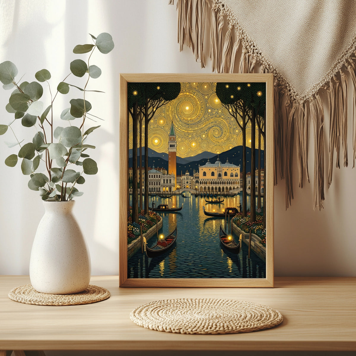 Venedig mit Gondeln und Dogenpalast unter goldenem Ornament-Nachthimmel