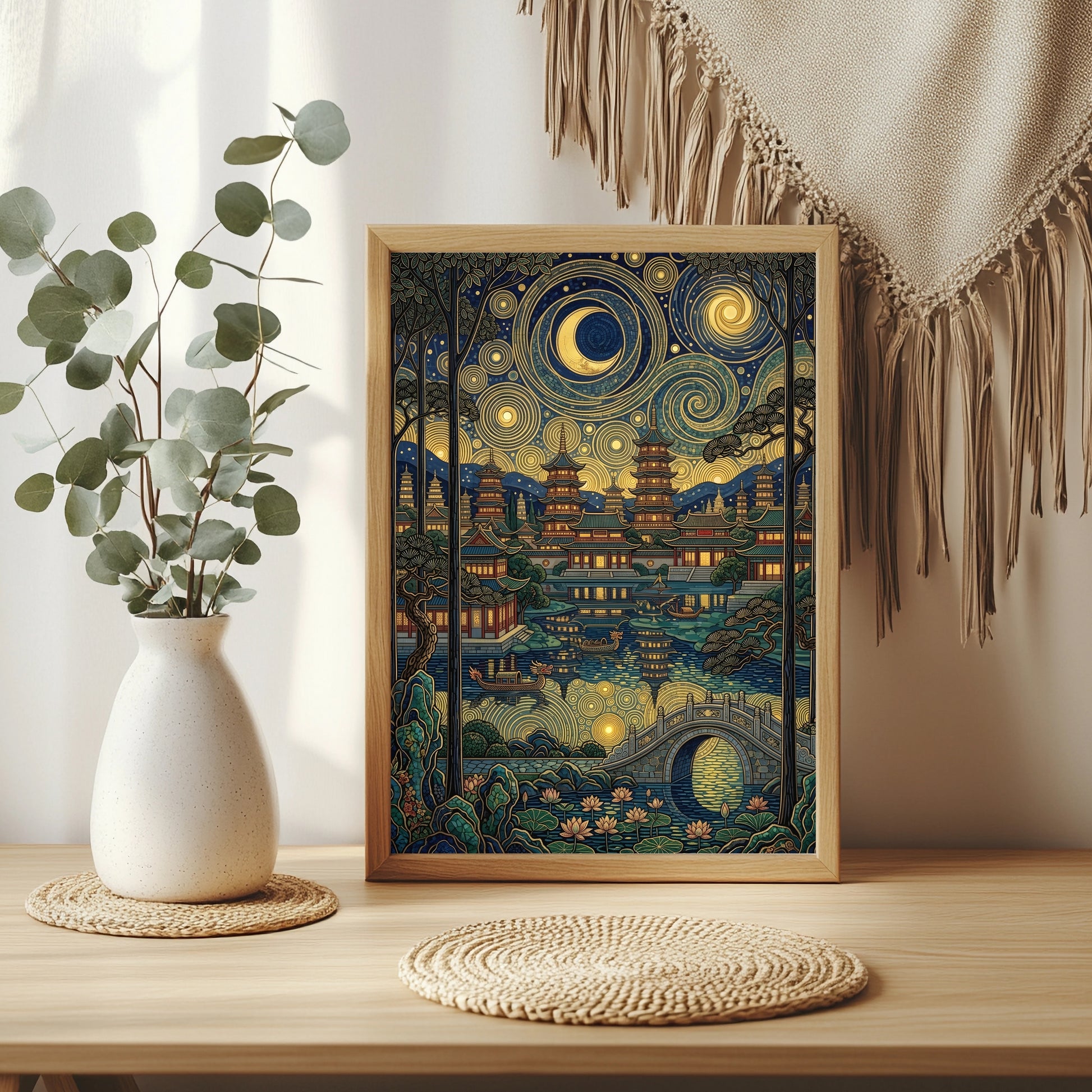 Pagodengarten mit Drachenboot unter goldenem Ornament-Nachthimmel
