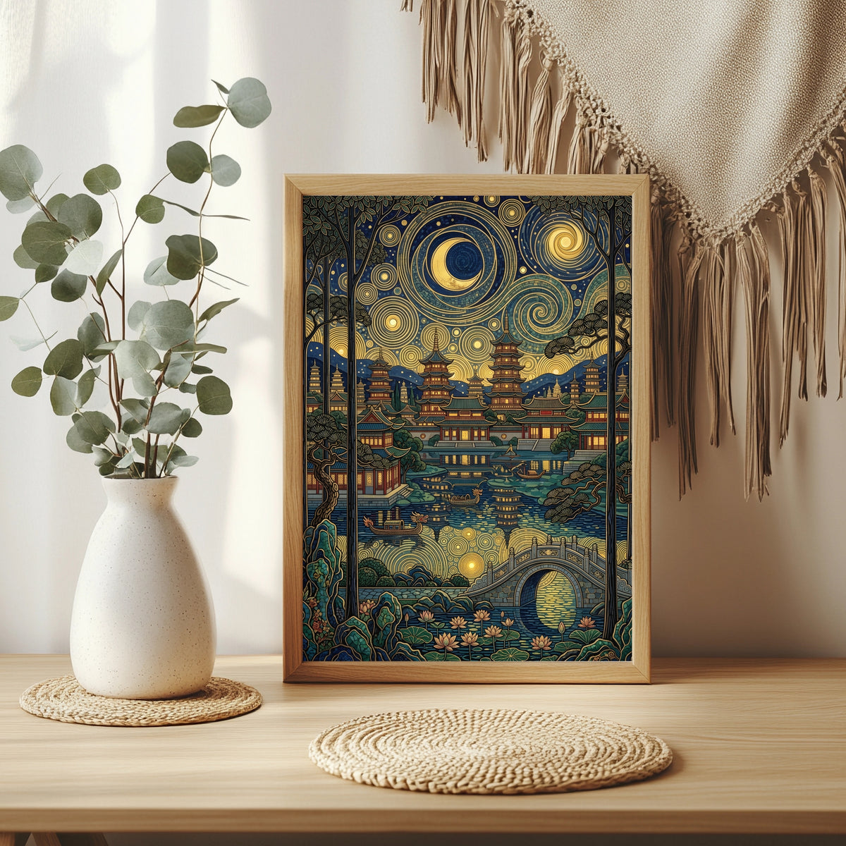 Pagodengarten mit Drachenboot unter goldenem Ornament-Nachthimmel