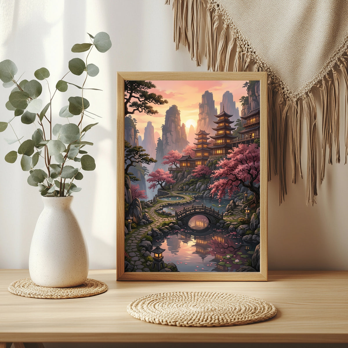 Pagode zwischen Karstbergen und Kirschblüten im Sonnenuntergang