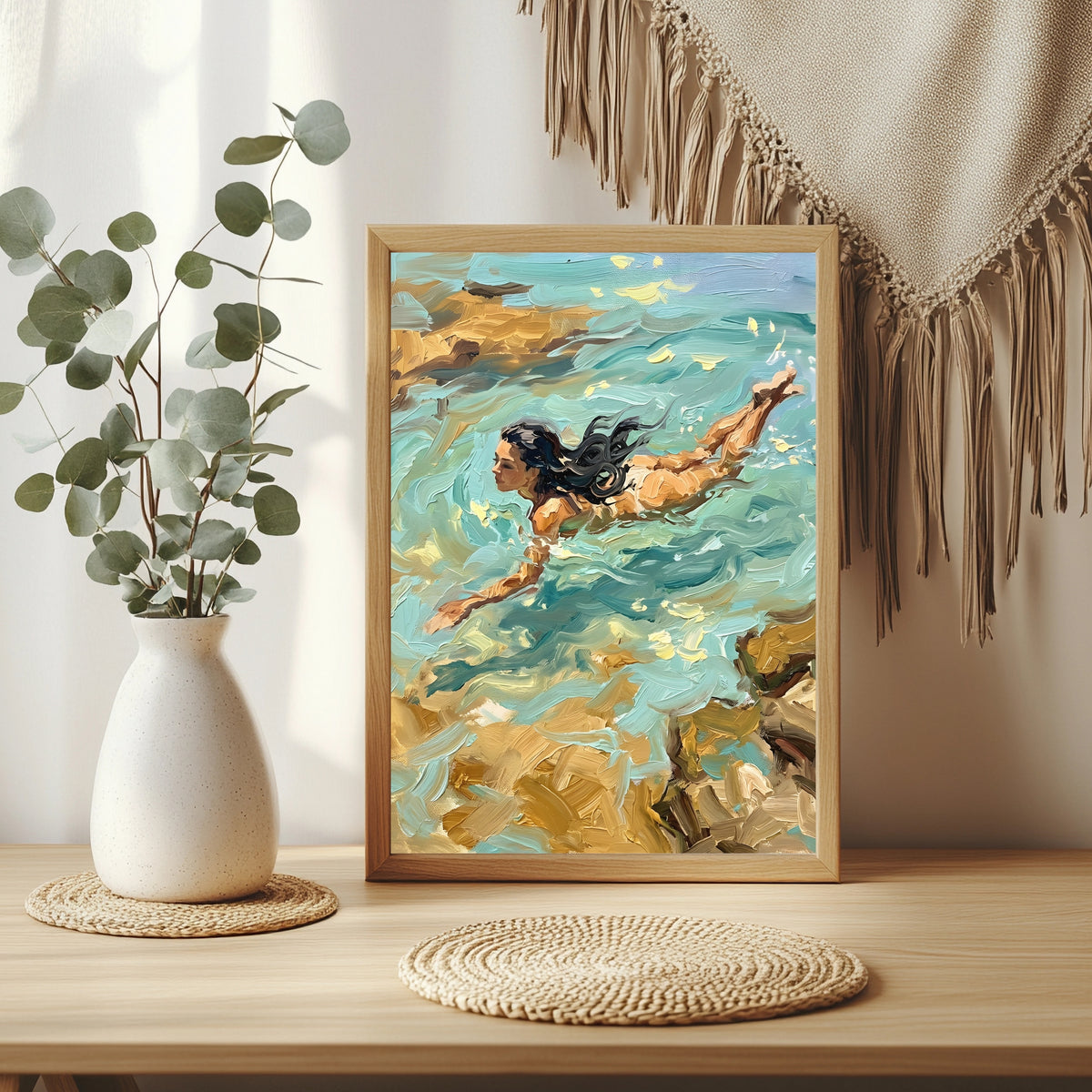 Schwimmerin an der Küste Poster – Produktansicht 4