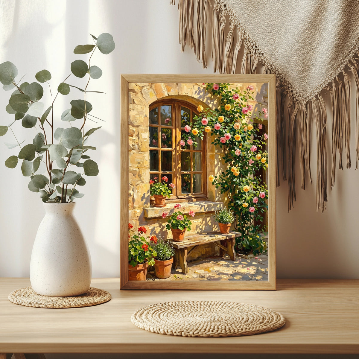 Rosenbogen über einem Fenster mit Geranien und Lavendel auf einer Gartenbank