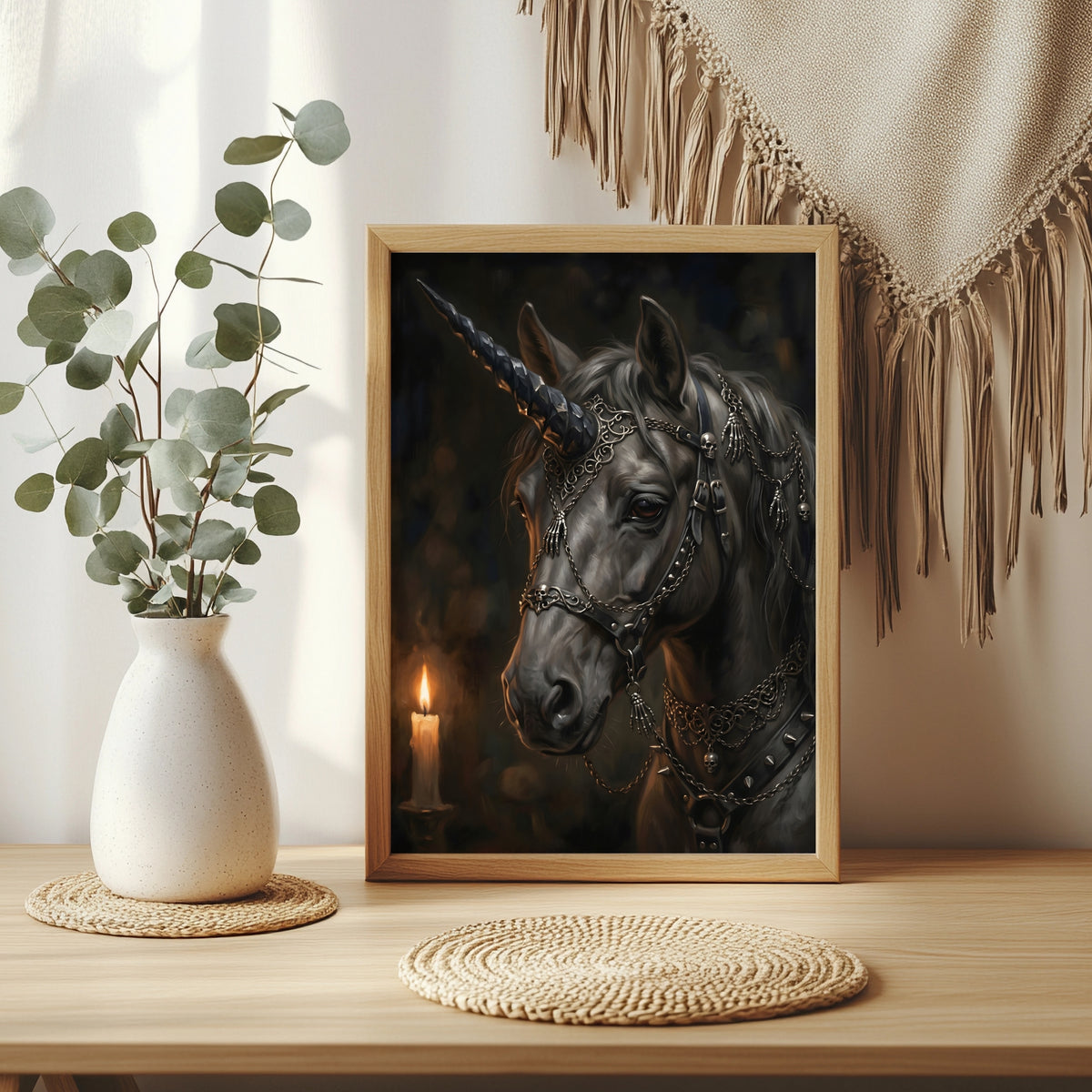 Schwarzes Einhorn im Kerzenlicht Poster – Raumansicht 3