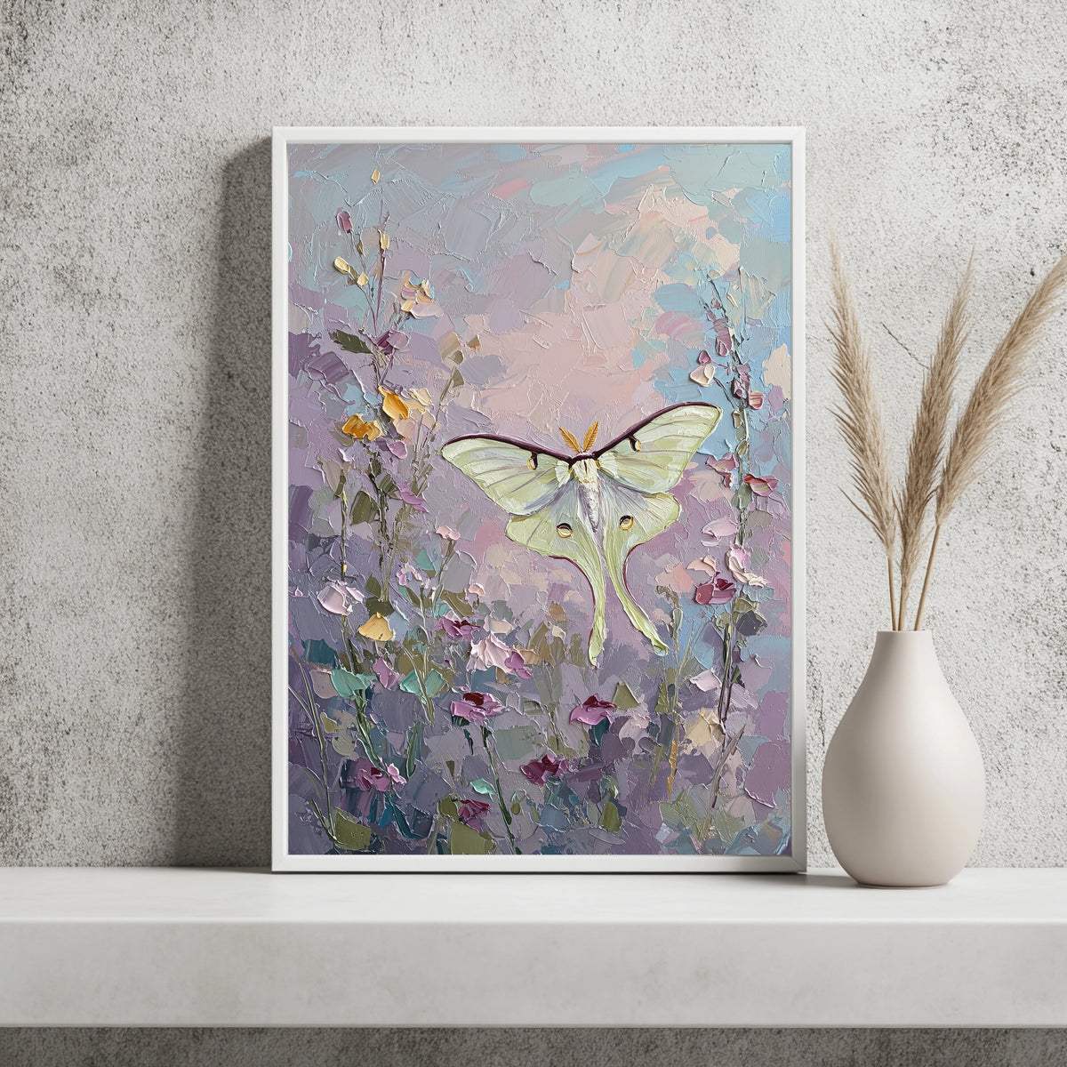 Heller Nachtfalter über Blüten Poster – Raumansicht 2