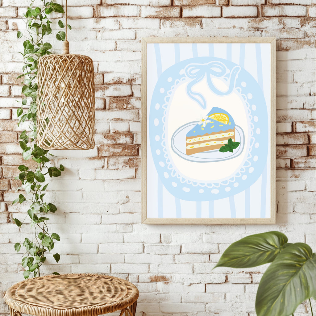 Zitronenkuchen auf blauem Teller Poster – Raumansicht 1