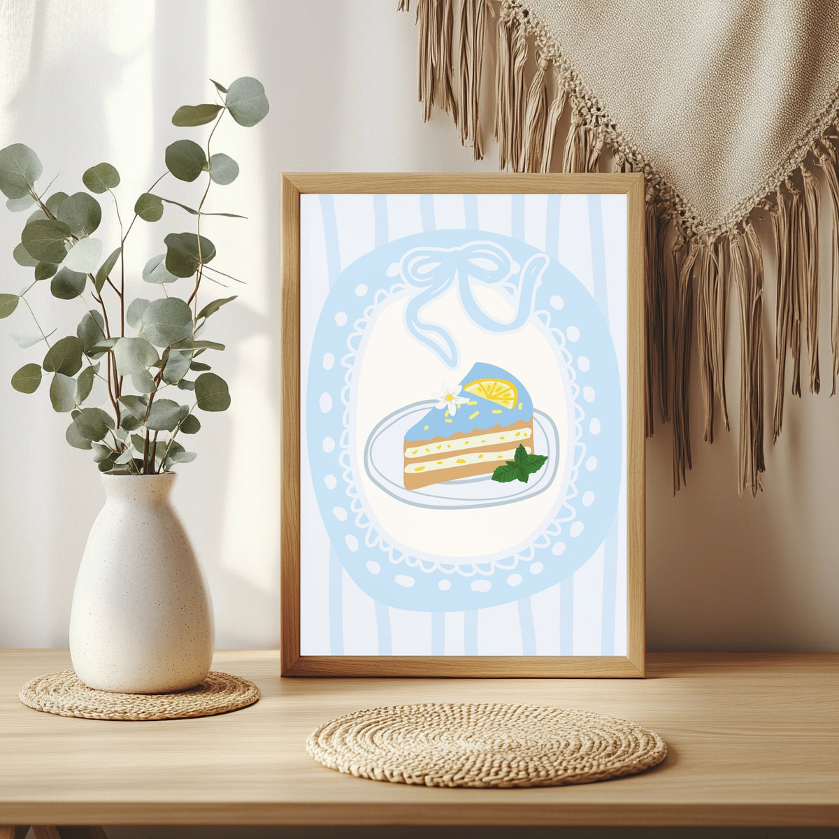 Zitronenkuchen auf blauem Teller Poster – Raumansicht 3
