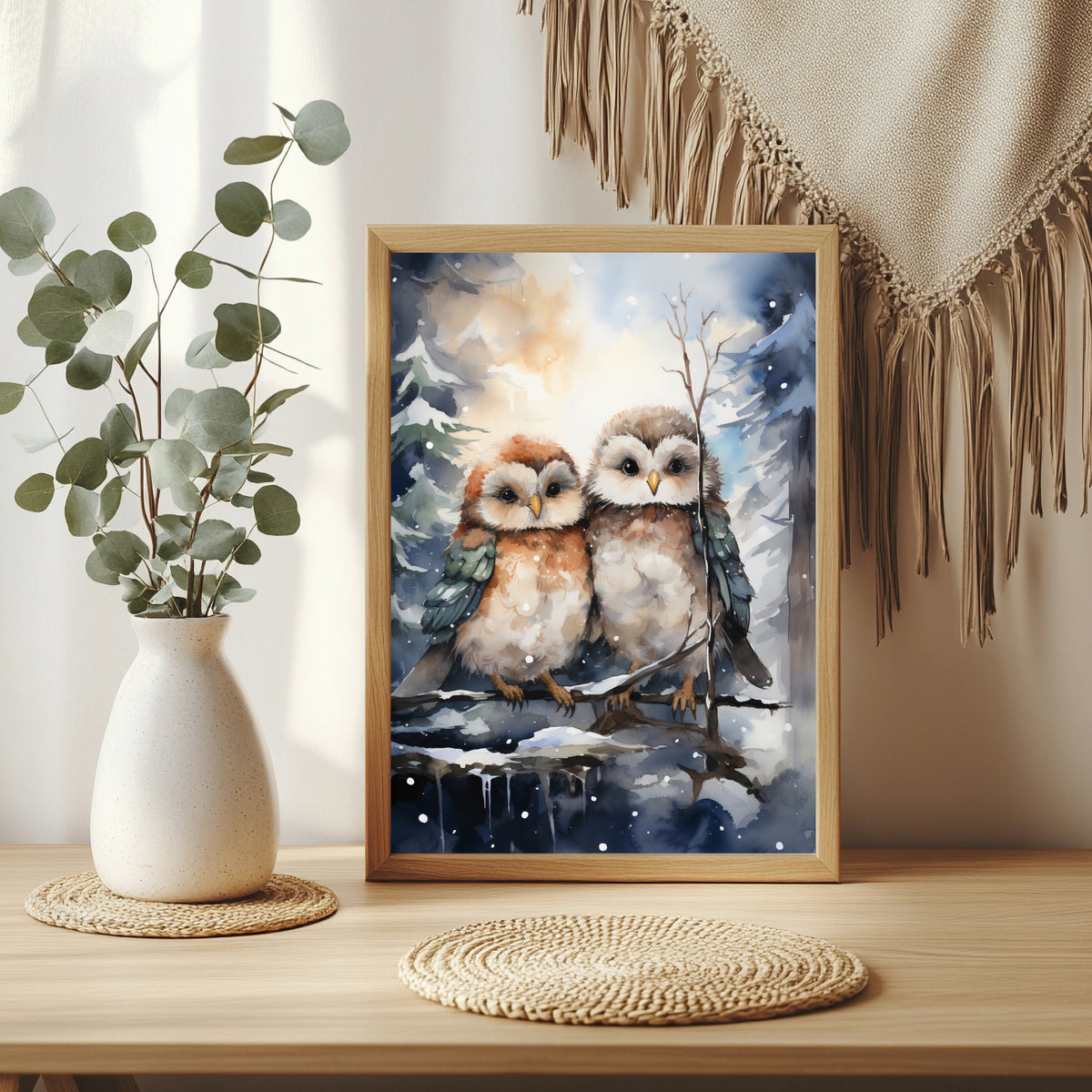 Zwei junge Eulen im Schnee Poster – Raumansicht 3