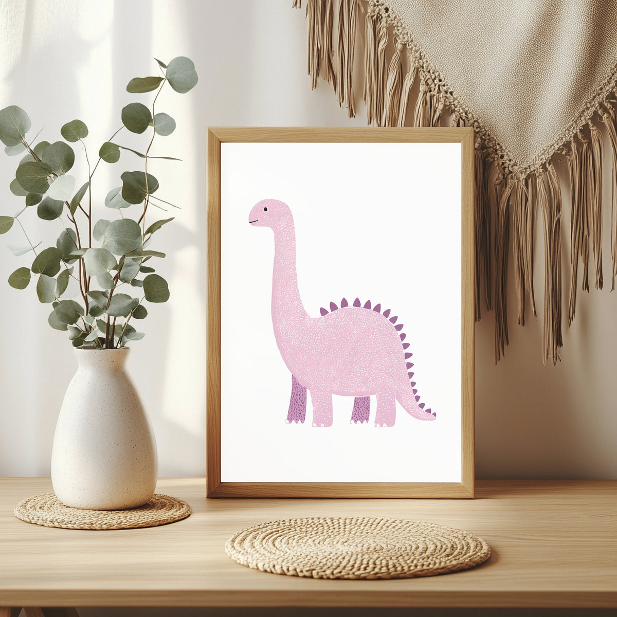 Rosa Langhals-Dinosaurier mit Stacheln Poster – Raumansicht 3