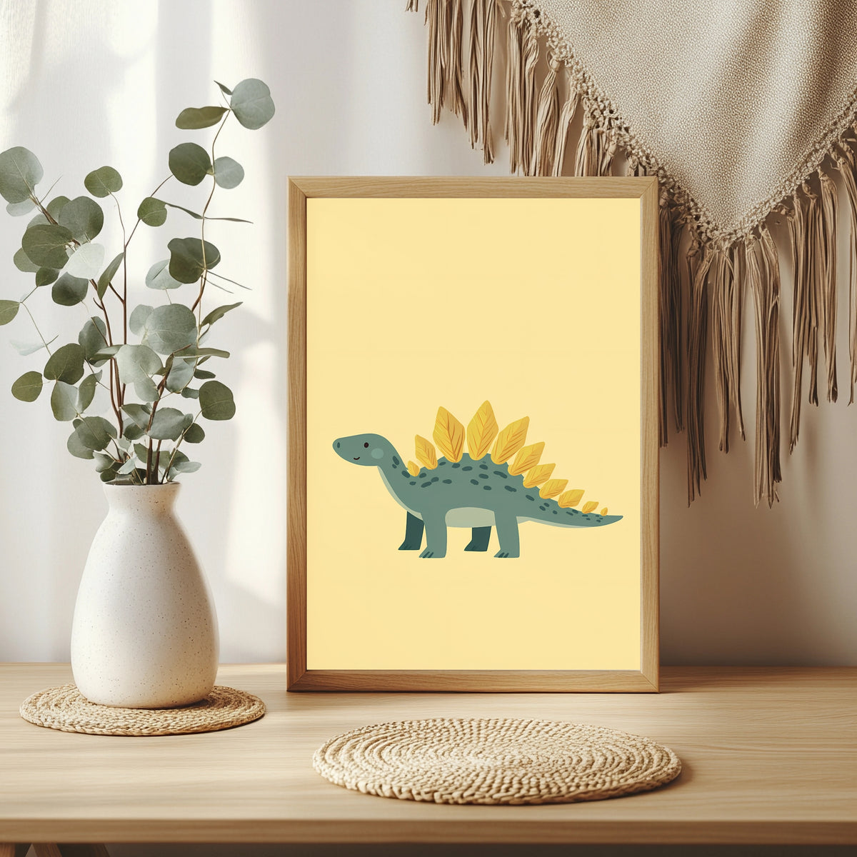 Grüner Stegosaurus auf Gelb Poster – Raumansicht 3