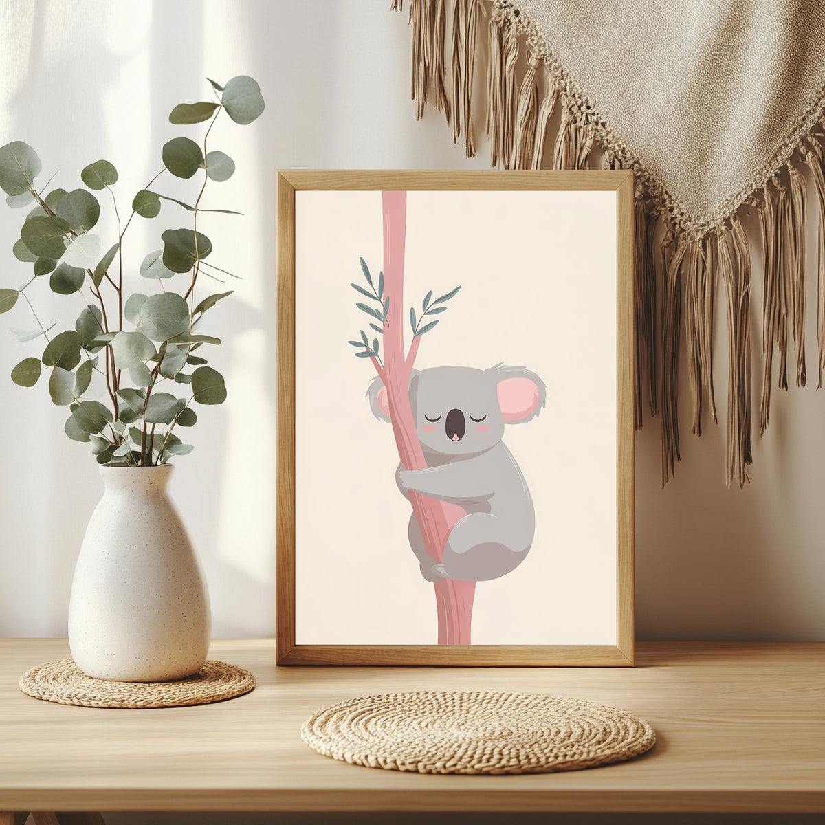 Koala am rosafarbenen Stamm Poster – Raumansicht 3