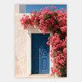 Blaue Tür mit Bougainvillea Poster – Freisteller