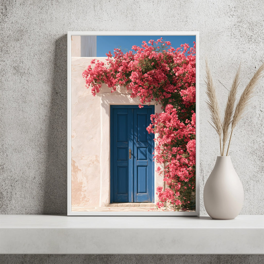 Blaue Tür mit Bougainvillea Poster – Raumansicht 2