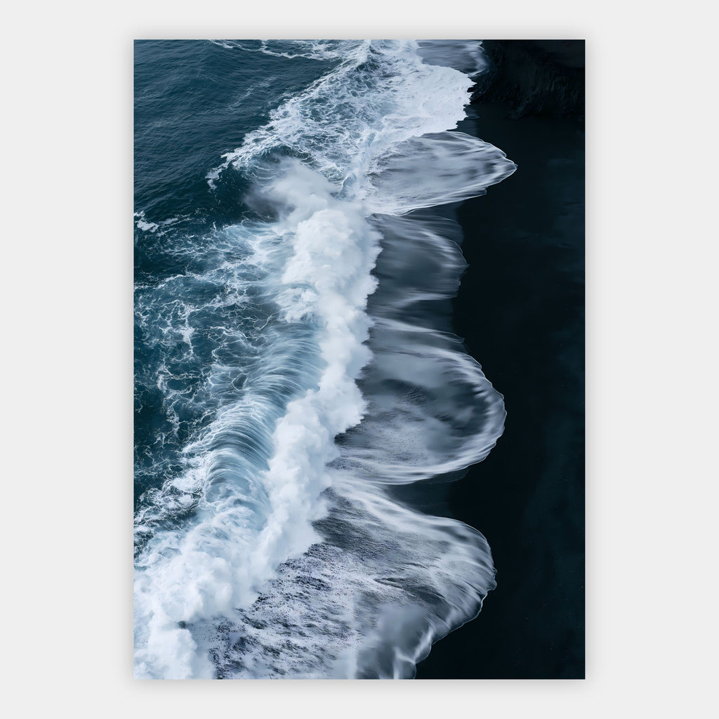 Schwarzer Strand und Brandung Poster – Freisteller