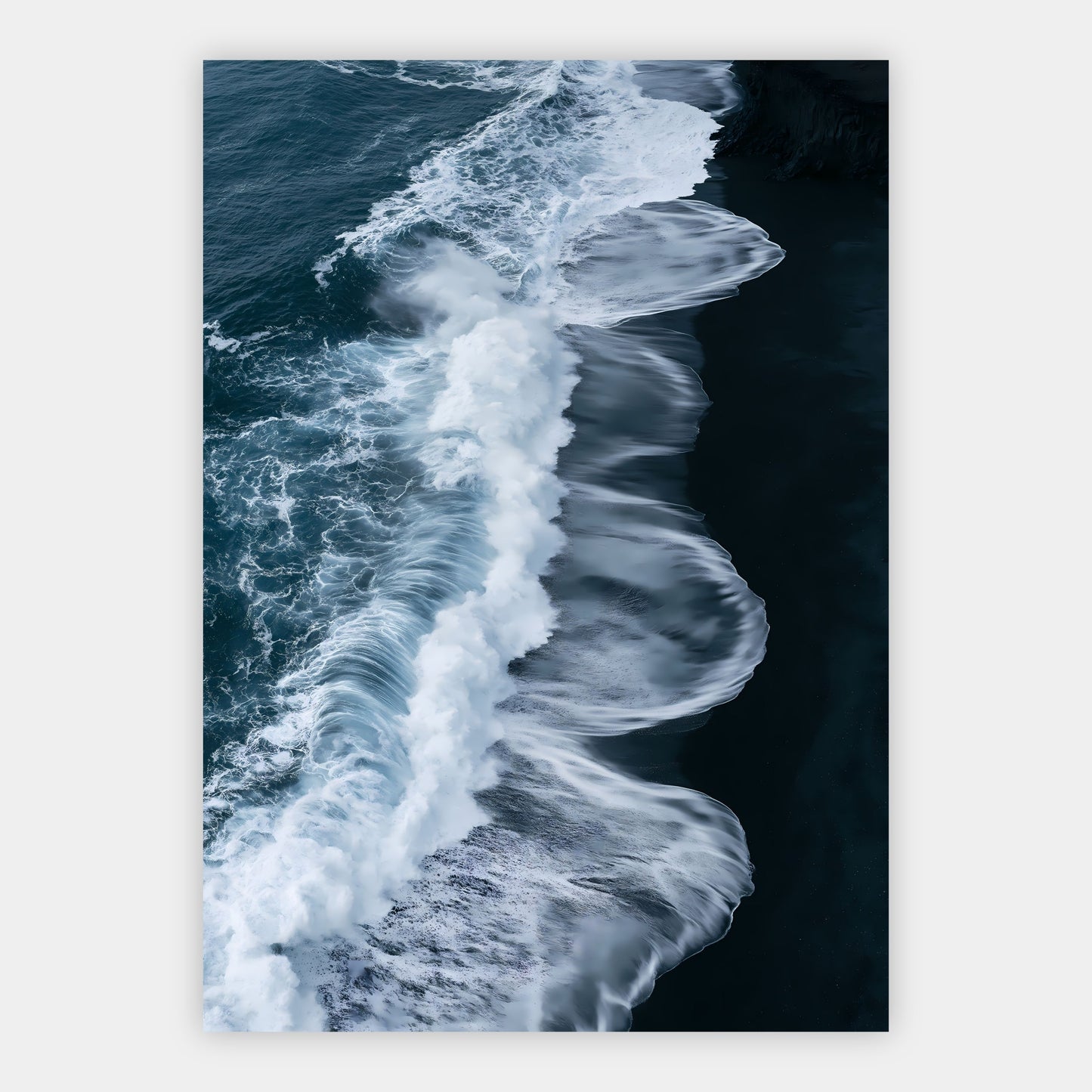 Schwarzer Strand und Brandung Poster – Freisteller