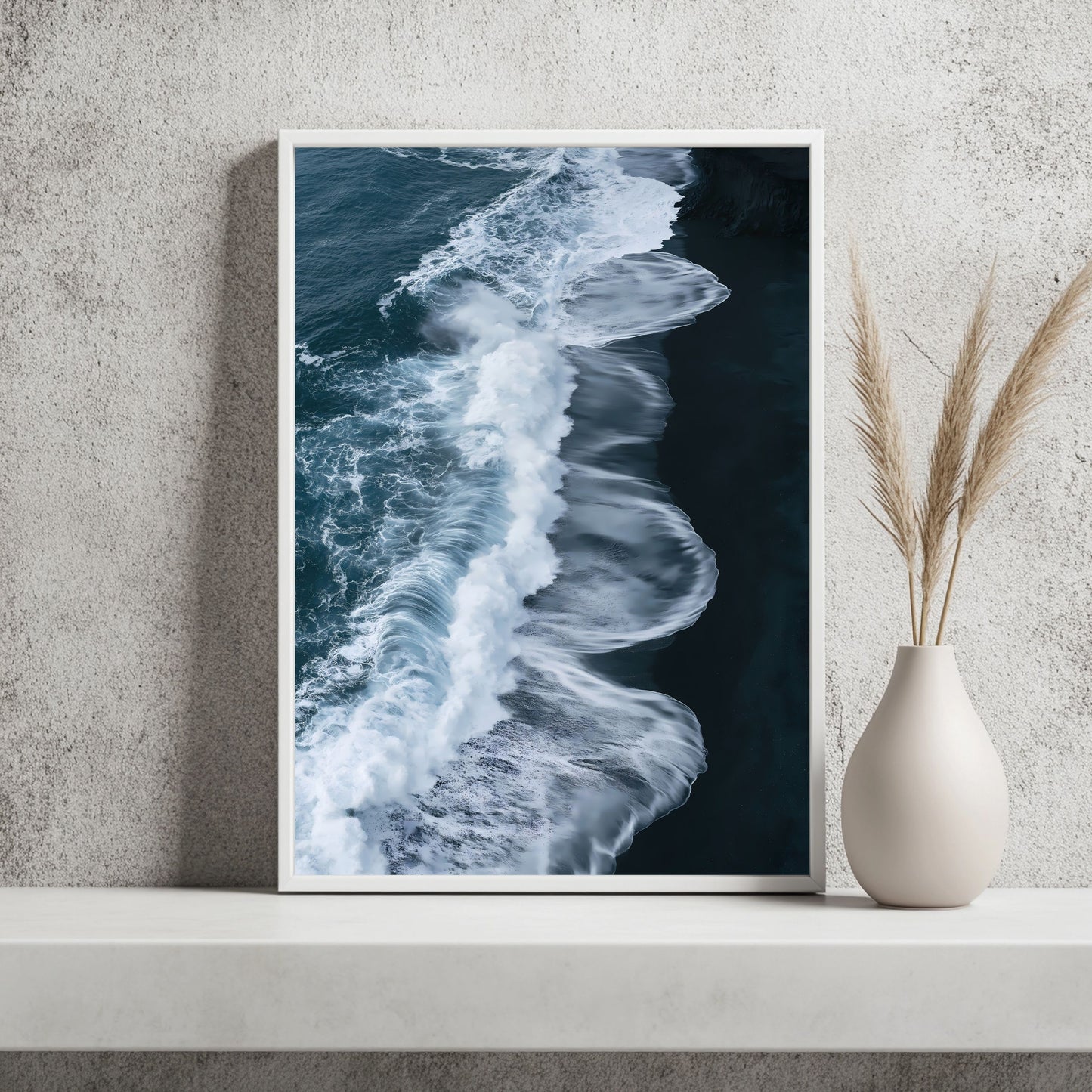 Schwarzer Strand und Brandung Poster – Raumansicht 2