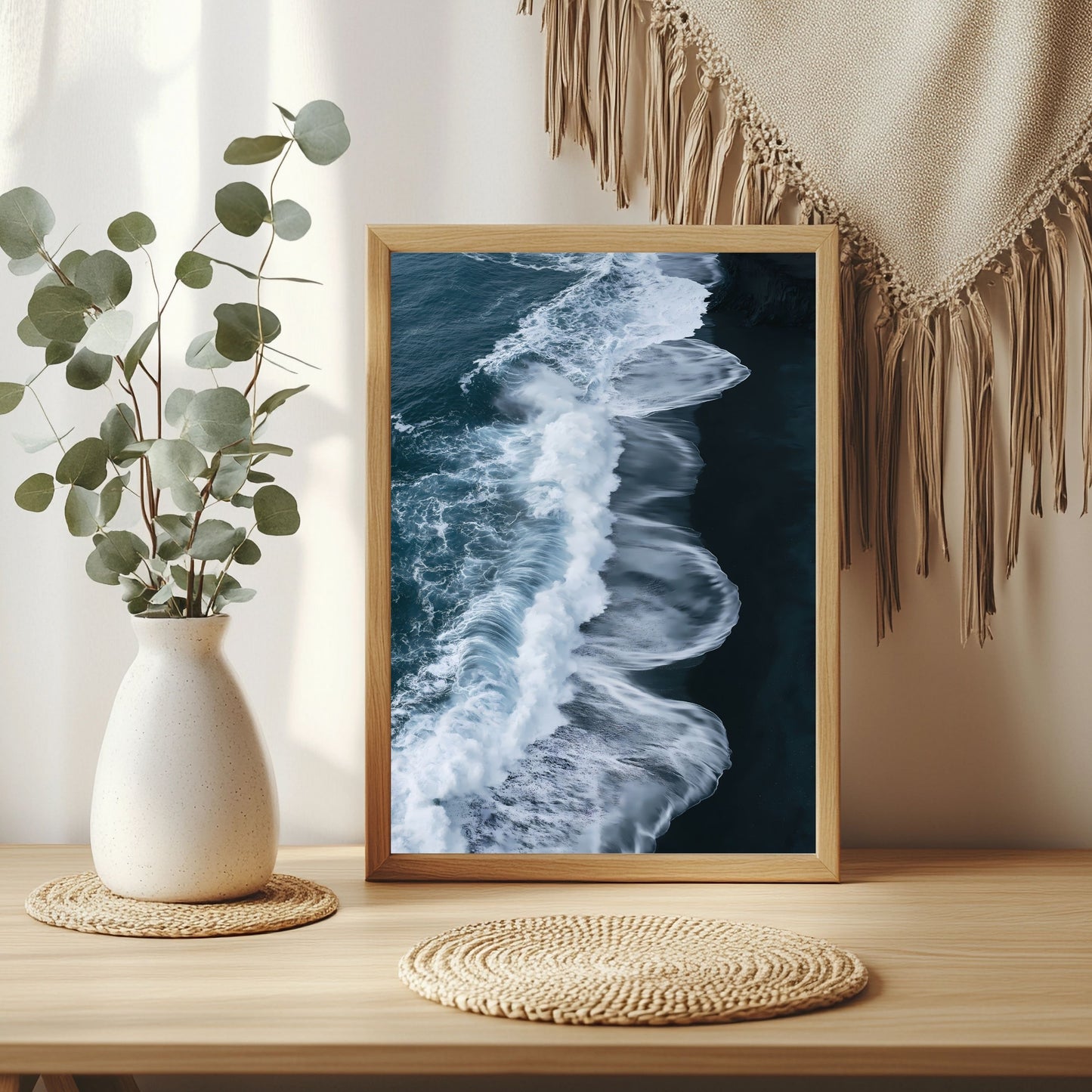 Schwarzer Strand und Brandung Poster – Raumansicht 3