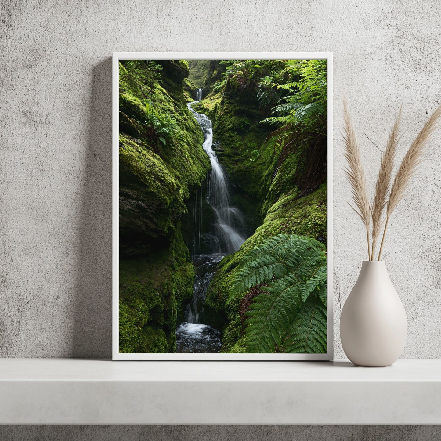 Wasserfall im Farnwald Poster – Raumansicht 2