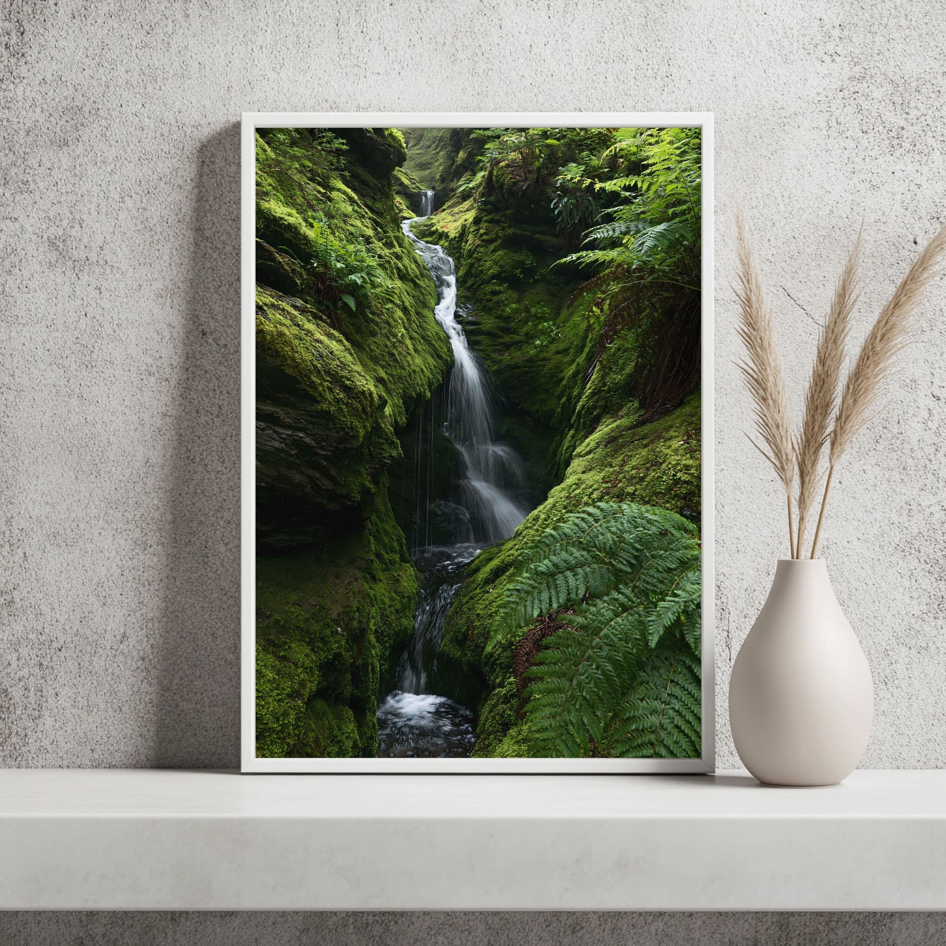 Wasserfall im Farnwald Poster – Raumansicht 2