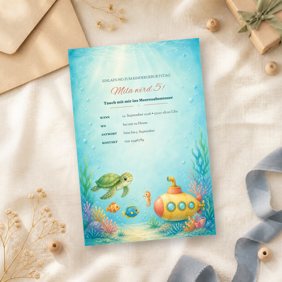 Unterwasser-Einladungskarte zum Kindergeburtstag als Leinen-Flatlay